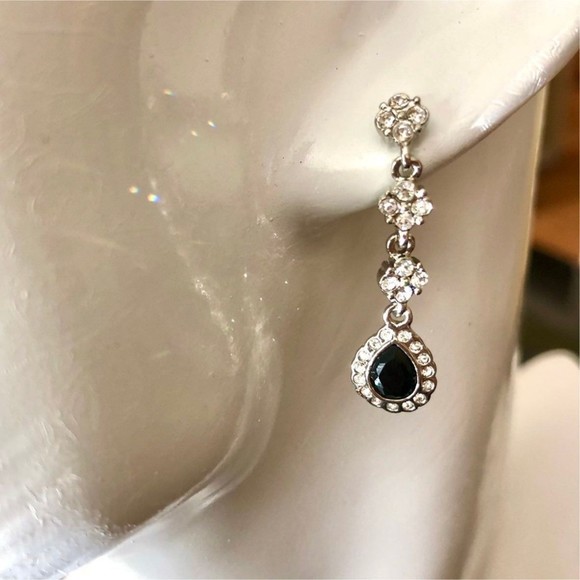 NWT Vintage Signed Monet Silver & Black Teardrop Crystal Trim Dangly Earrings - Picture 2 of 10